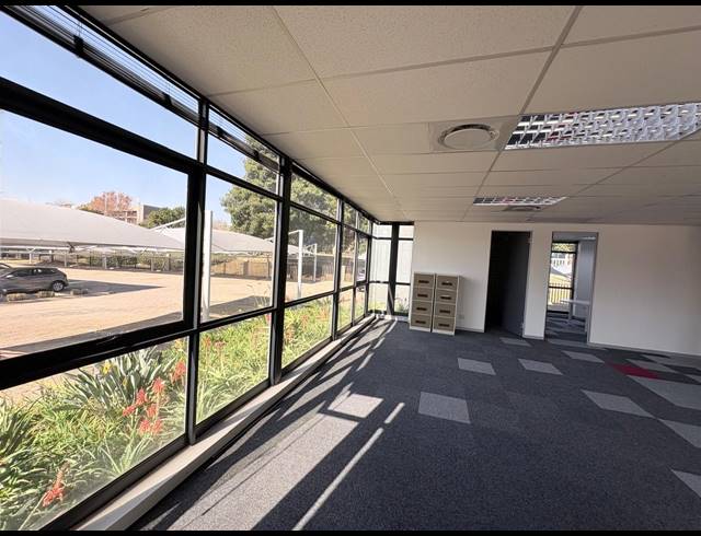 354M² OFFICE TO LET IN MIDRIDGE PARK